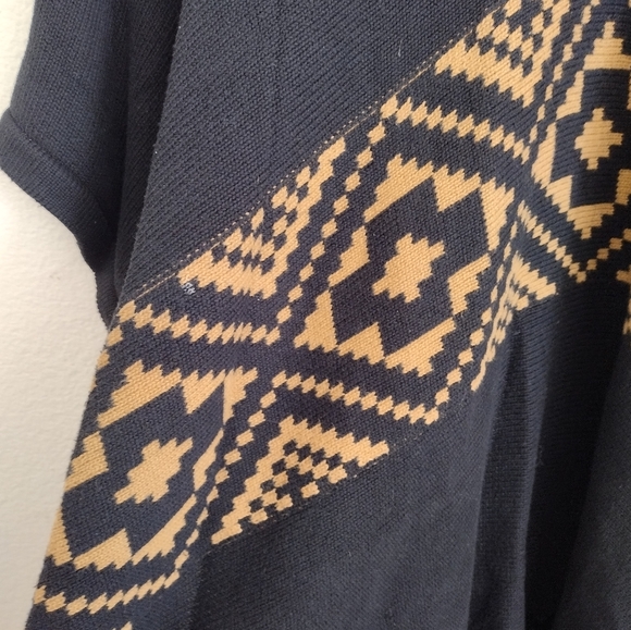 Minnie Rose Black Tan Geometric Poncho One Size Fits All - Picture 10 of 11